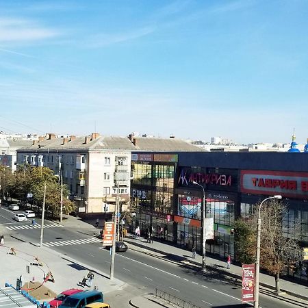 Апартаменты 2х комнатная с ремонтом в центре.Renovated, center Хмельницкий Экстерьер фото